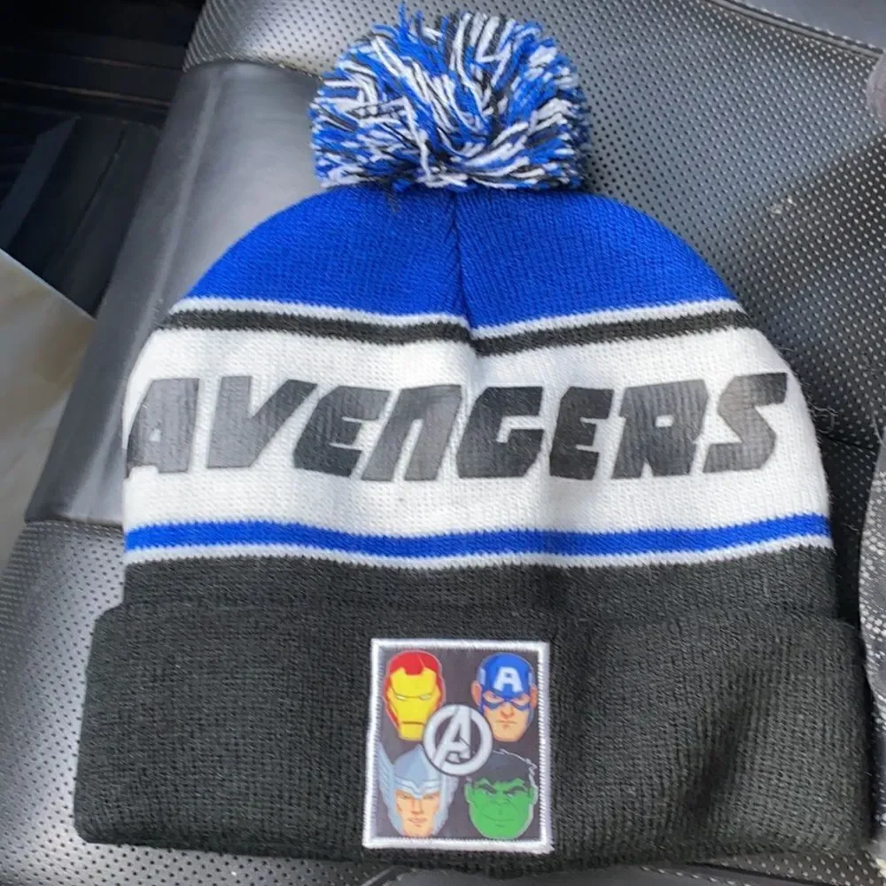 Avengers hat & matching gloves